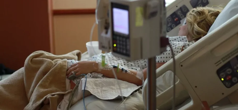 Hospital bedside medical monitor machine