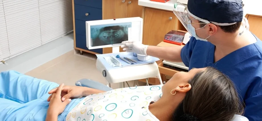 dentist-office-dental-procedure-cleaning-cavities-root-canel-cosmetic-patient